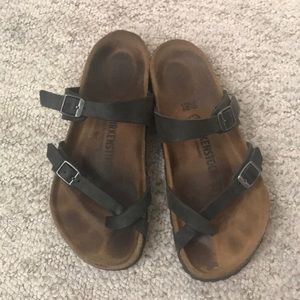 Black Mayori Birkenstocks